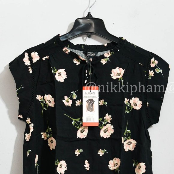 Buffalo Ladies' Flutter Sleeve Floral Top IN black - Picture 3 of 5